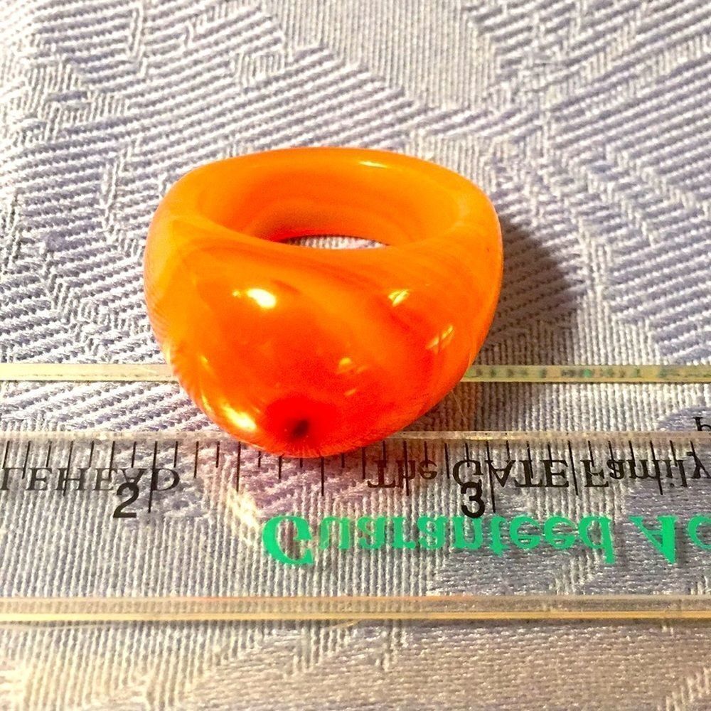 CARNELIAN RING UNISEX Size 11-11 1/2 LIKE NEW GORGEOUS GEMSTONE RING